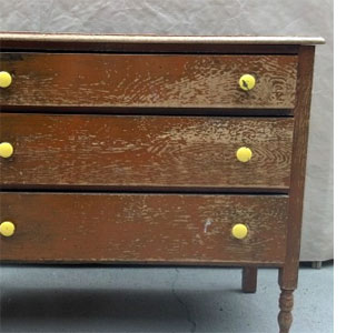 Removing veneer from furniture