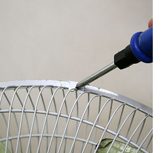 How to clean a ceiling or room fan