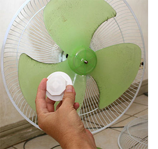 How to clean a ceiling or room fan