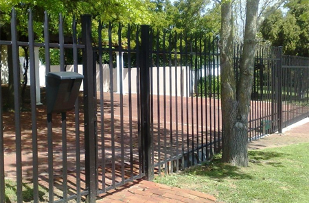 paint repair maintain palisade fence fencing