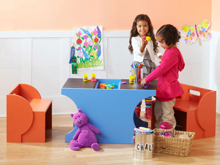 Kid's craft table and chair 