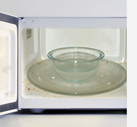  Easy way to clean a microwave 