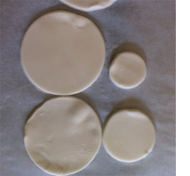 Beautiful serviette flowers from clay