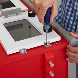 DIY kids mini-kitchen - finishing