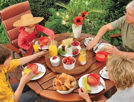Make a Lazy Susan turntable for a garden table