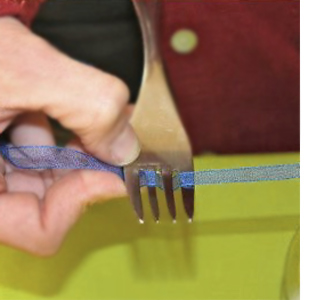 How to make dainty ribbon bows 