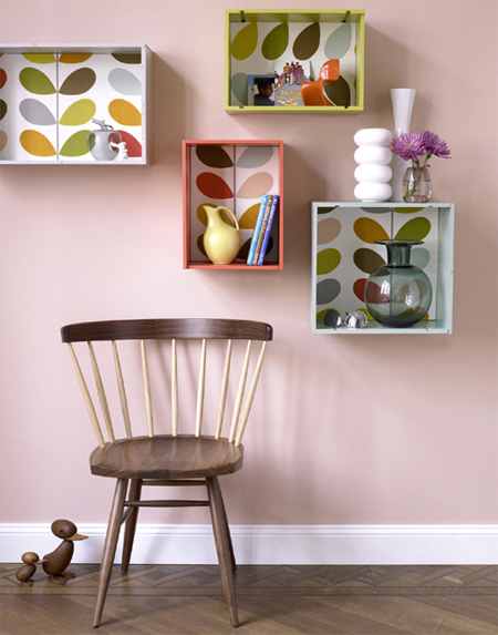 Box shelves from recycled crates 