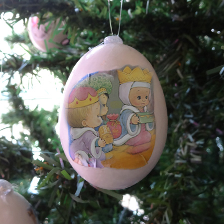Nativity scene tree ornaments