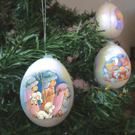 Nativity scene tree ornaments