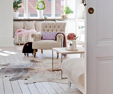 Decorating with whitewashed wood panelling 