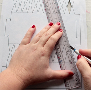 How to make your own Christmas crackers