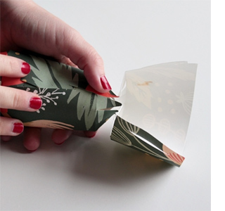 How to make your own Christmas crackers