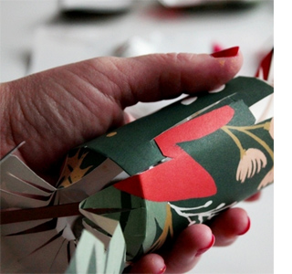 How to make your own Christmas crackers