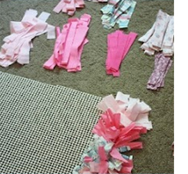How to make a rag rug using fabric scraps