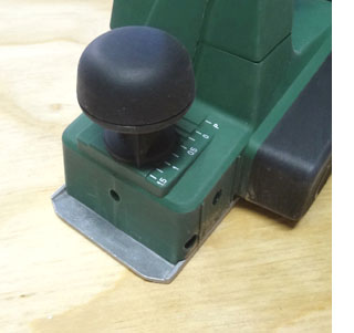 Tips on using a Bosch electric planer depth adjustment