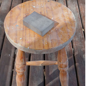 paint dipped stool with rust-oleum spray paint