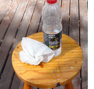 paint dipped stool with rust-oleum spray paint