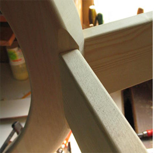 Build a round or circular dining table