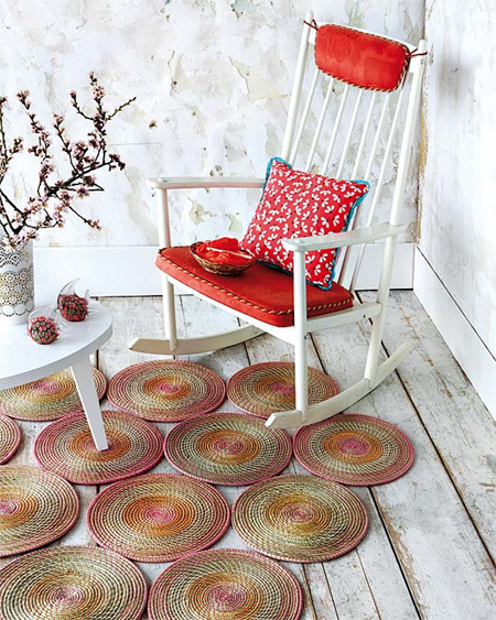 Placemats make the perfect outdoor rug! 