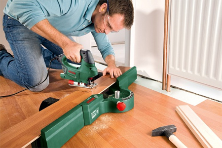 Bosch PLS 300 Cutting Station cutting laminated floor boards