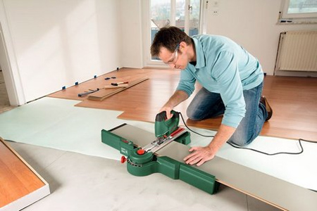 Bosch PLS 300 Cutting Station cutting laminated floor boards
