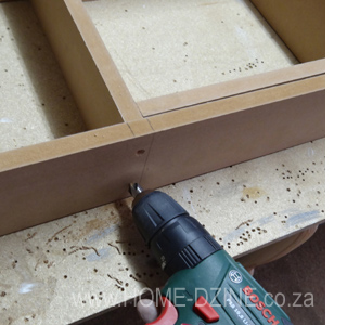 Storage shelf unit for pantry or kitchen door