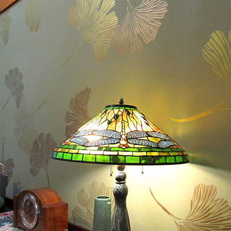 Metallic or Pearl stencil design on walls 