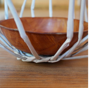 Use newspaper to weave a decorative toadstool
