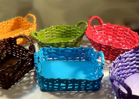 Make colourful rolled paper baskets square or rectangular