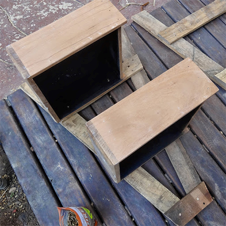 Herb or plant stand using reclaimed wood pallet