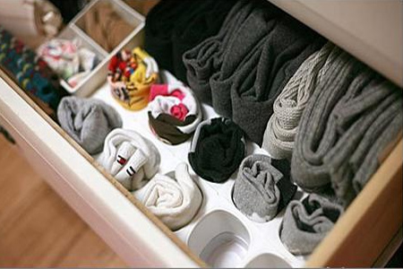 Drawer dividers with yoghurt cups 