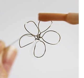 wire flowers with nail polish varnish