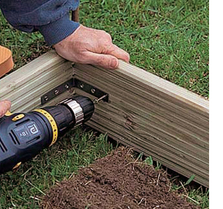 Make a simple raised garden bed 