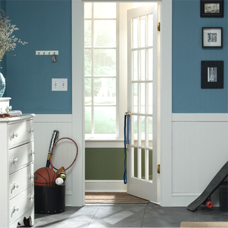 Shades of blue are perfect for adding an almost regal setting, or for a more countrified decorating scheme