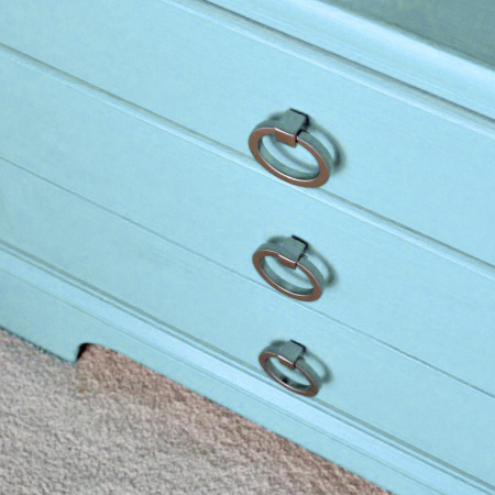 use chalk paint to transform old furniture