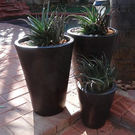 rustoleul universal spray paint to revamp garden containers and pots