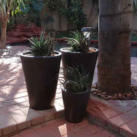 rustoleul universal spray paint to revamp garden containers and pots