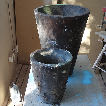 rustoleul universal spray paint to revamp garden containers and pots