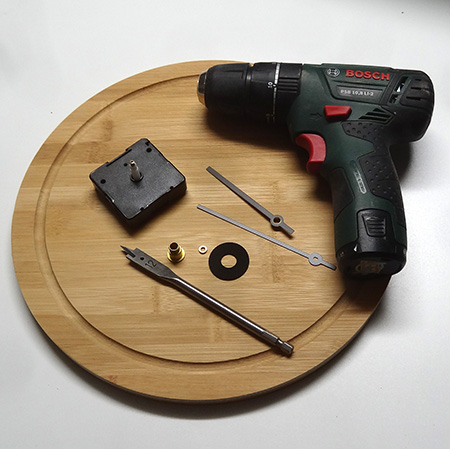 Turn a bamboo bread board or cutting block into a wall clock use bosch psb 10,8 li-2