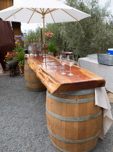 DIY outdoor bar ideas using wine barrels
