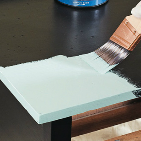 apply rustoleum chalked paint for distressed furniture