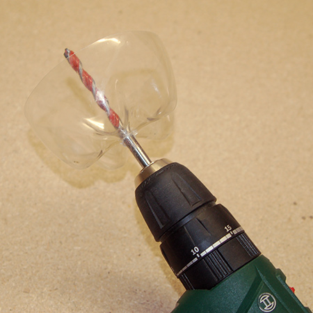 It's always satisfying to come up with yet another way to recycle plastic bottles, and here's an easy way to use plastic bottles to collect dust