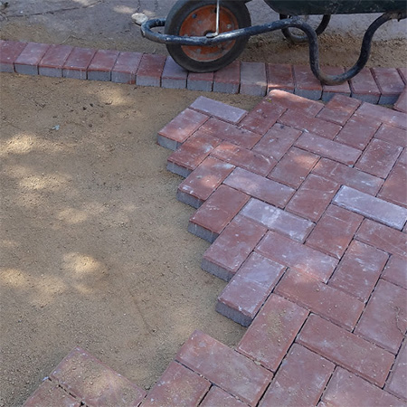 laying concrete paving bricks herringbone pattern