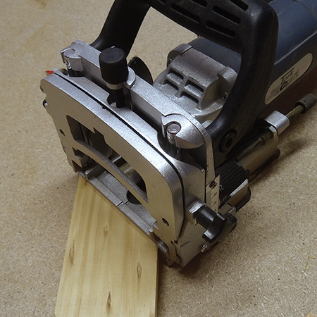 make a wooden picture or photo frame using pine and moulding with tork craft biscuit joiner