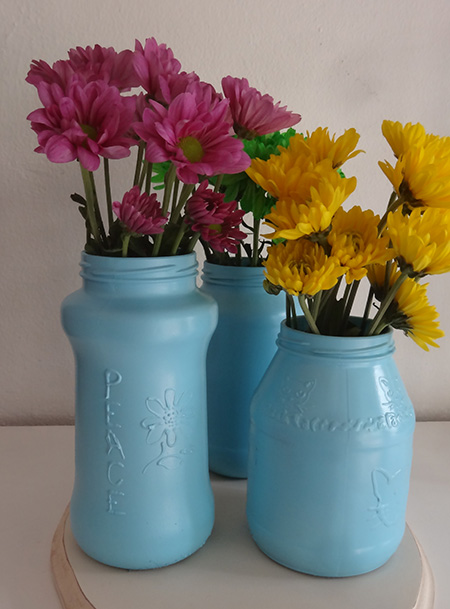 Upcycle glass food jars into colourful vases with rustoleum 2x spray paint