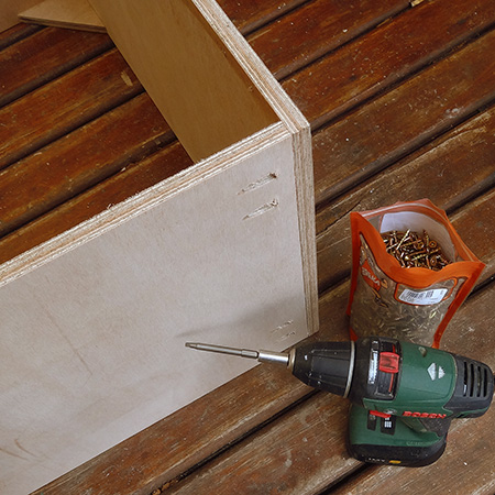 Portable laptop stand