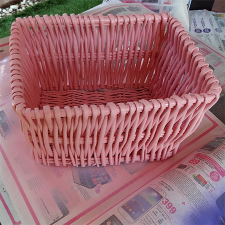 Rust-Oleum 2X UltraCover spray paint and turn plain white baskets into colourful storage containers for childs bedroom