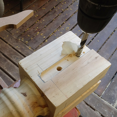 Make a round drop-leaf table