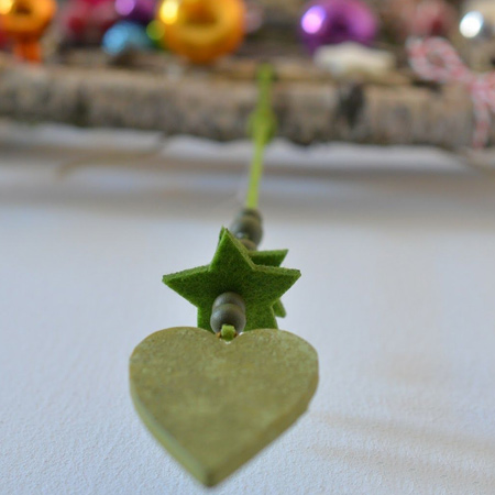 Make a Christmas tree with branches