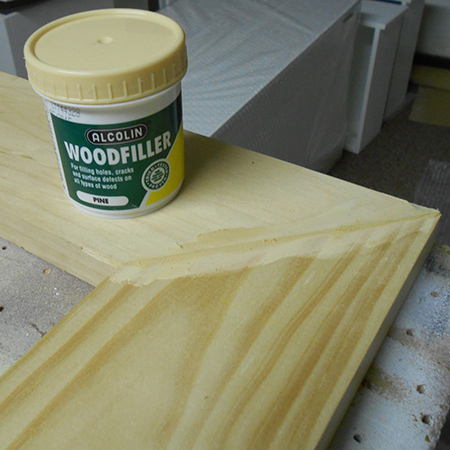 4. Should there be any gaps at the corners, use wood filler to cover up. Let this dry before sanding.